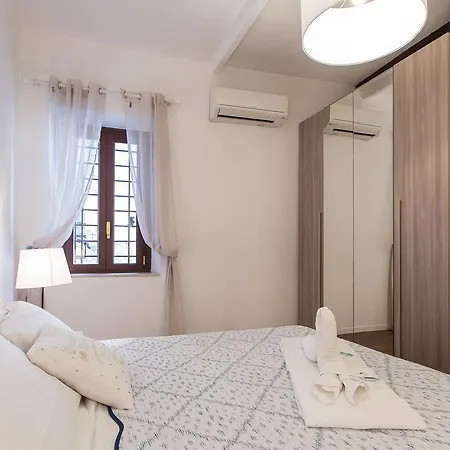 Apartment In Pelliccia